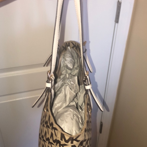 Michael Kors Purse - Picture 8 of 8